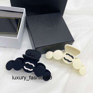 Accessoires pour cheveux Noir Mat Cinq Anneaux Épingle À Cheveux Requin Clip Coiffe Designer Bandeau Beige Violet Clips Grand Clip Haute Qualité Doux Bijoux Cadeau Femmes