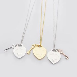 Collares con colgante de diseño de corazón y llave: opciones en oro, plata y rosa para regalos de boda y Navidad para mujeres