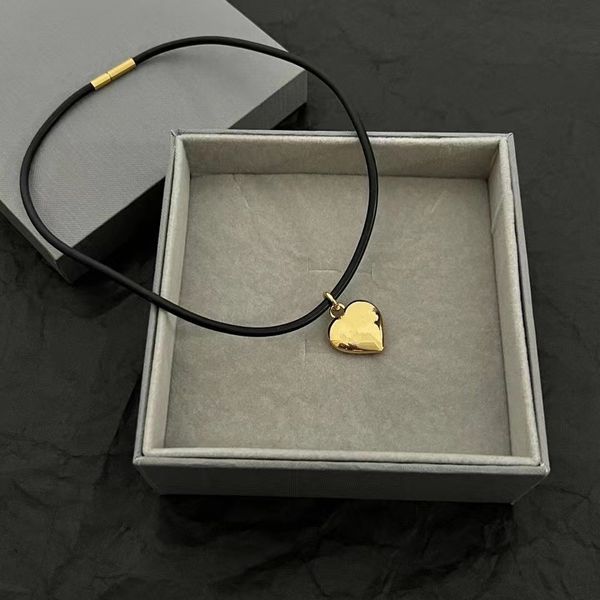 Collier avec pendentif en corde en cuir avec LOGO lettre B cœur B, bijoux de personnalité à la mode, accessoires pour femmes