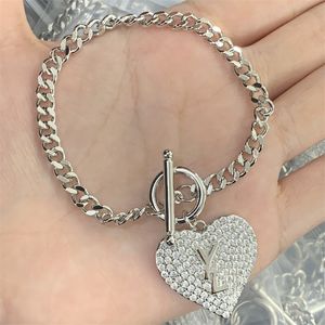 Pulsera de diseño de corazón con diamantes completos, joyería con estilo geométrico, pulsera para mujer, pulseras con dijes de letras elegantes de gama alta, regalos para el día de la madre y el padre zh187 E4