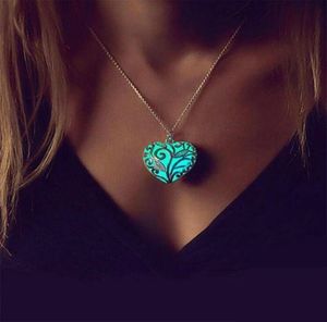 Collier pendentif coeur de l'océan Pendentifs lumineux de type creux foncé