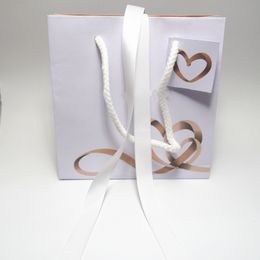 Bolsa de papel para joyería con cinta de corazón, caja de cartón para pulsera europea, pendientes, anillo, collar, embalaje y exhibición de joyería