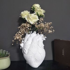 Vase à fleurs en forme de coeur Vase en résine récipient de fleurs séchées Vases Pots Sculpture de corps Pot de fleur de bureau décoration de la maison ornements LP220822