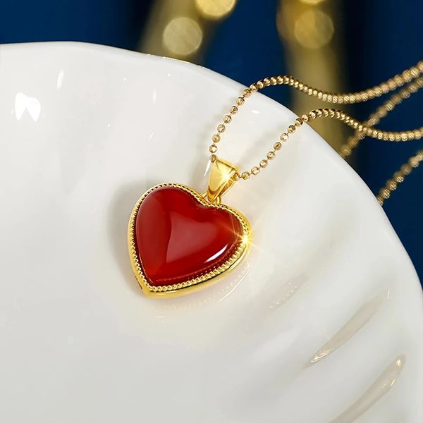 Colliers de forme de coeur pour femmes 18 k pure 100 or avec certificat Cadeaux de pendentif féminins élégants maman 10 mai 240511