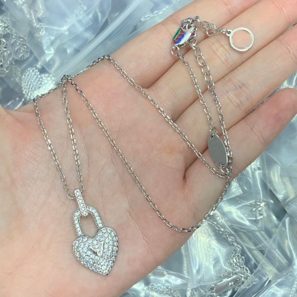 Coeur en forme de diamant lettre Logo pendentif collier femmes cuivre or pull chaîne colliers bijoux de mode cadeaux accessoires vente en gros au détail HLVN5 - 24