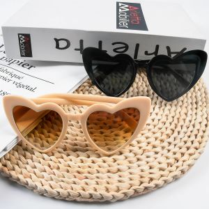 Gafas de sol en forma de corazón para mujer, gafas de sol Retro con forma de ojo de gato, decoración de compromiso de boda, compras, viajes, accesorios para fiestas