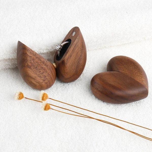 Boîte à bagues en bois de noyer en forme de coeur, support intérieur en velours doux, organisateur de bijoux, boîte en bois pour proposition de fiançailles 240314