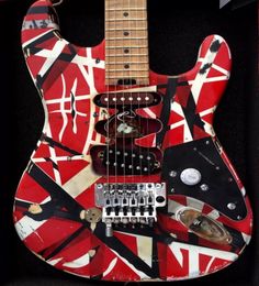 Zwaar relikwie EDDIE EDWARD VAN HALEN STEIN BLACK WIT STRIPE ROOD 5150 ST Elektrische gitaar Alder Body Maple Neck Floyd Rose1605958