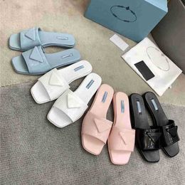 Sandale mit Absatz, Damen-Sandale, Designer-Sandale für Damen, Slides aus gebürstetem Leder, Slides, Pumps, Sommer-High-Heels mit Siebdruck, modische, flache Flip-Flops, klassische Schuhe