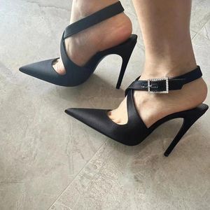 Hiel sexy maat voor hoge grote zwarte sandalen vrouwen 2024 zomer fijne Franse stijl puntige hakken banket feestschoenen 61 s 287 204 s