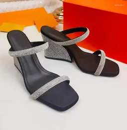 Tacones Crystal High Diamonds Sandals Diseñador de cuero genuino Slip on Fashion Ladies Mulas de vestimenta Fashi Fashi