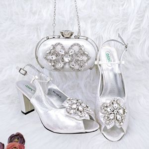 Pombas de tacones Damas nigerianas italianas altas mujeres 468 diseño y juego de bolsas decoradas con zapatos de fiesta de bodas de imitación 240125 472