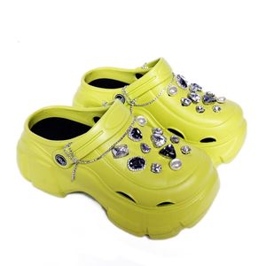 Hakken schoenen hoog voor vrouwen zomer bling diamanten kettingplatform wolken dames strand sandalen dikke zool buitengat klompen platm