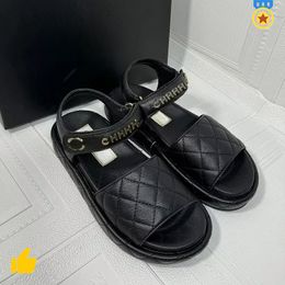 talons chaussures femme sandales de créateur Classique en cuir diamant plaid Chaussures habillées avec sandales plates Xiaoxiangfeng Chaîne en métal Sandales sexy