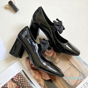 Hakken schoenen vrouw ontwerper vierkante tenen schoenen zacht lakleer hoge hakken schoenen