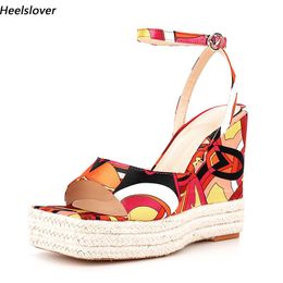 Heelslover Damen-Sommersandalen, bedruckt, sexy Keilabsätze, quadratische Zehen, hübsche blaue rote Kleidschuhe, Damen, US-Größe 5–9