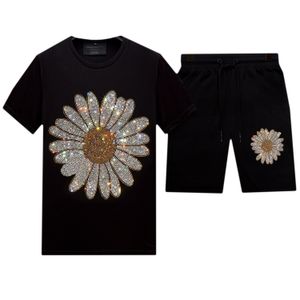 Camiseta de algodón mercerizado con diamantes de imitación y chándal de pantalones cortos de seda de hielo - Conjunto de 2 piezas de tops informales para hombre para el verano