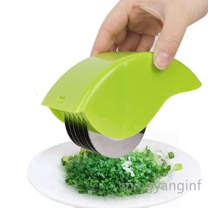 Hachoir à rouleaux d'herbes, coupe-menthe manuel à la ciboulette et aux oignons verts avec 6 lames en acier inoxydable pour hacher les légumes de cuisine cc0348