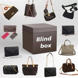 HH Christmas Mystery Box blind boxs Willekeurige tas Handtassen Portemonnees Portemonnee schoudertas Tote Verjaardag Verrassingsgunsten Meer cadeaus po303j