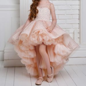 Hi Lo Flower Girl Dress 2023 Couture Girls Blush Pink Sparkly Birthday Gowns Sheer Shoulder Mangas largas Toddler Primera comunión Little Bride Ruffle Tulle Skirt