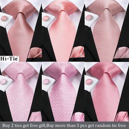 Hi-Tie Silk Mens Wedding Tie Peach Pink Solid Gift Coldie For Men Fashion Design de haute qualité Hanky Cuffe Link Set Business Party 240517