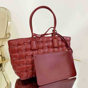 Haute capacité fourre-tout sacs femmes Vintage sac à main épaule tissé cuir concepteur bandoulière femme shopping seau 220314