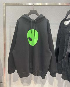 High Designer Hoodies Hommes Hoody Balencigaas Version pour hommes SweaThirt d'automne et d'hiver Nouveaux imprimés extraterrestres et femmes Paris lavage usé Fleec 64S7