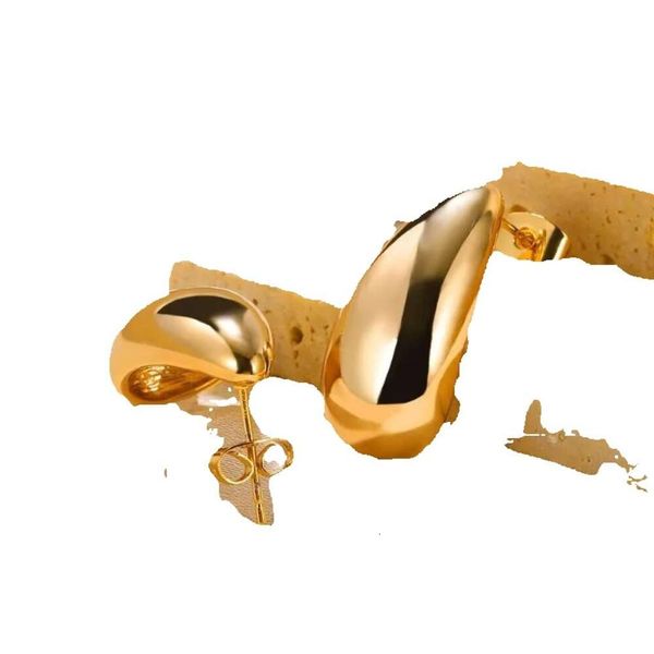 Pendientes ligeros de alto diseñador Pendientes de acero inoxidable Gota de agua Perforación de oreja para mujeres Delicadeza Moda Orejas Tendencia de joyería Entrega gratuita el regalo 2024