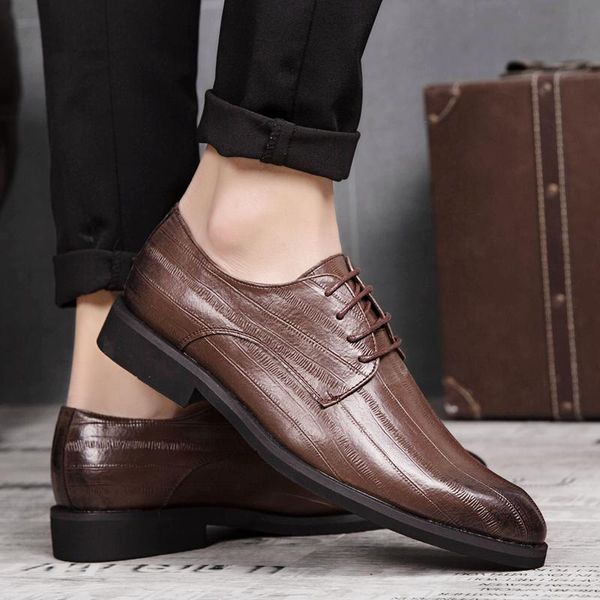 Tacón de vestir alta para hombre diseñador de invierno real deportivo formal hombre zapatillas para hombres 2021 clásico elegante tamaño genuino lether de zapatos