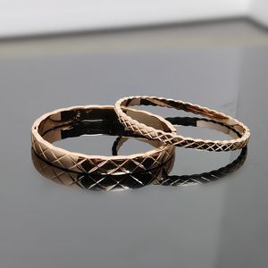 Braceuse de concepteur de haute édition Coco Crush Bracelet Designer designer juif étroit et large pour les femmes Bracelet en or 18K avec diamants Bracelet de charme 15 Options