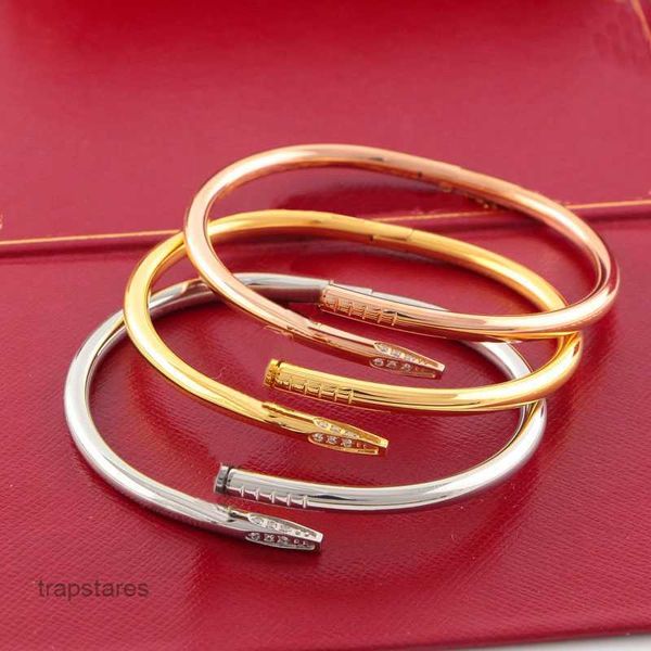 Edición alta Modelo pequeño Pulseras de uñas delgadas Brazaletes para mujeres Menaaa Cubic Zirconia 316l Titanio Acero Joyería Diseñador Diseño de lujo O6RT