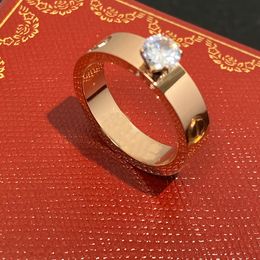 Haut de gamme Marque Designer Lettre Bande Anneaux De Luxe Incrusté Diamant Bijoux Bague Plaqué Or 18K Anneau En Acier Sceau Amoureux De La Mode De Noël Anniversaire Cadeau Accessoire