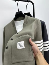 High-end merk heren V-hals vest trui lente en herfst mode vier bar ontwerp Koreaanse casual gebreide trui jas 240125