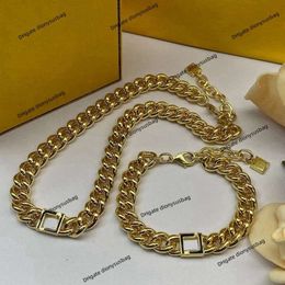 Collier de marque haut de gamme Nouvelle lettre en laiton Collier de luxe Conception de luxe Advanced Tweed Plated Chain Collar Bijoux Accessoires