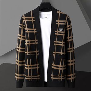 High -end merk gestreepte gebreide vest heren Spring en Autumn Exquisite Printing Fashion Casual Shawr Sweater Coat 240326