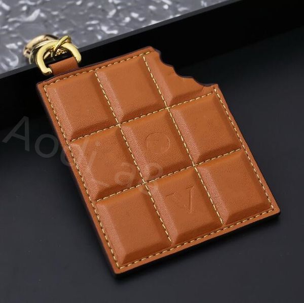 Porte-clés en cuir marron chocolat haut de gamme, portable, pour bagages, voiture, pendentif, bijoux de styliste, vieilles fleurs, pour charme, hommes et femmes, avec boîte cadeau originale