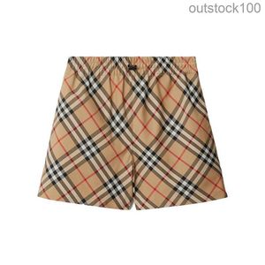 High -end Buurberlyes -kostuums voor vrouwelijke mannen dames geruite geplooide shorts senior merk casual zomer designer shorts