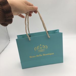 Sac cadeau en papier coloré à poignée découpée avec logo doré personnalisé haut de gamme avec nœud en ruban