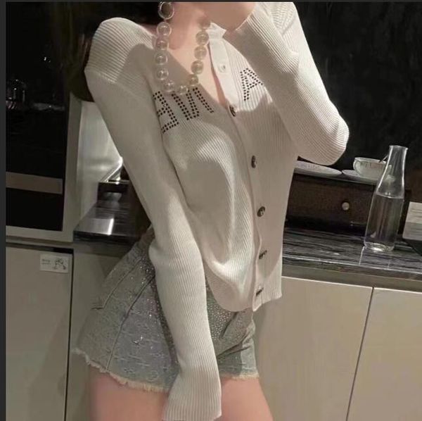 Pull personnalisé haut de gamme pour femmes cardigan à manches longues haut lettre LOGO perceuse à repasser style col rond couleur unie mince marque de luxe designer tricoté à manches longues