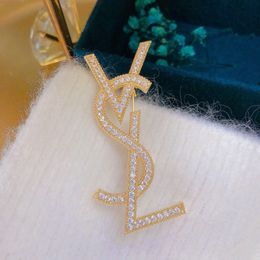 High-end ontwerp, diamant-ingelegde Y-Letter broche, high-end delicate corsage, nieuwe SL-pin, trui, accessoires, modetrend