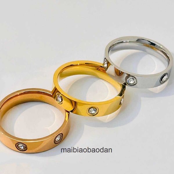 Anillos de joyería de diseñador de alta gama para mujeres accesorios de accesorios de accesorios de titanio en interno lisos