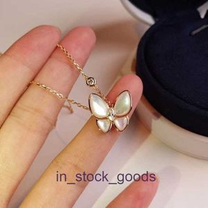 Collier de créateur haut de gamme Original 1to1 Vanclef Natural Light Luxury Collarbone Chain White Mother Butterfly Collier Feme