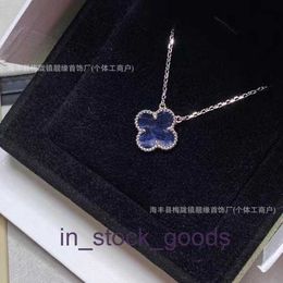 Collier de concepteur haut de gamme Vanclef High Version Collier Clover 925 Pure Silver Plated 18K Natural Blue Silver Shining Stone Original 1to1 avec un vrai logo