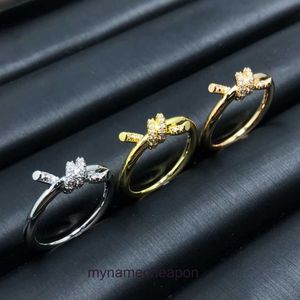 High -end designer ringen Tifancy Nieuwe precisie Twisted Diamond Ring voor damesmodelicht luxe machine ontwerp Rose Gold Knoop Cross Ring Origineel 1: 1 met echt logo