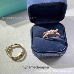 Anneaux de concepteur haut de gamme Tifancy V Gold plaqué Double Rowed Diamond Set Ring Womens High Grade CNC CROSS RING MATERING RING TAIL RING ORIGINAL 1: 1 avec un logo réel