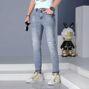 Pantalon occasionnel à la mode européen haut de gamme pour le printemps et l'été 2023 à la mode polyvalente mince jeans de couleur claire distre