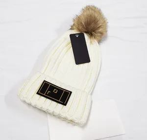 High-end bont bal gebreide hoed ontwerper trendy schattige wollen pet lange kroon pullover houd warme beanie hoeden retro look klein