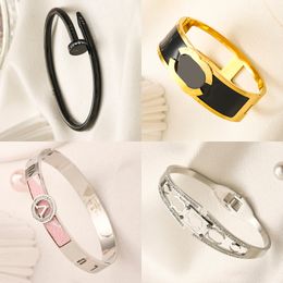 Braceuse de concepteur à ongles cristallines haut de gamme Bracelet Bracelet Bangle 18k plaqué en acier inoxydable Femmes Love La lettre de marque Brangle de mariage Bijoux de fête d'anniversaire de mariage