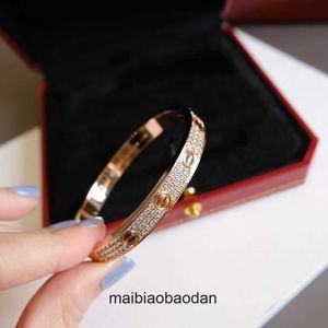 High -end sieraden Barmers voor Carter -vrouwen houden van brede en smalle armband Vrouw Volledig Sky Star V Gold 18k Rose Gold Light Luxe Bracelet Male paar Origineel 1: 1 met logo