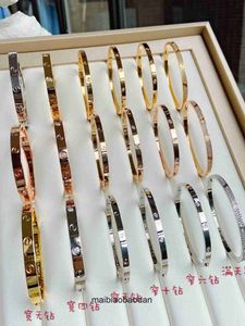 High -end sieraden Barmers voor Carter Womens V Gouden brede tien diamanten armband CNC Precision Volledige hemelarmband Nagel Handstuk Origineel 1: 1 met echt logo